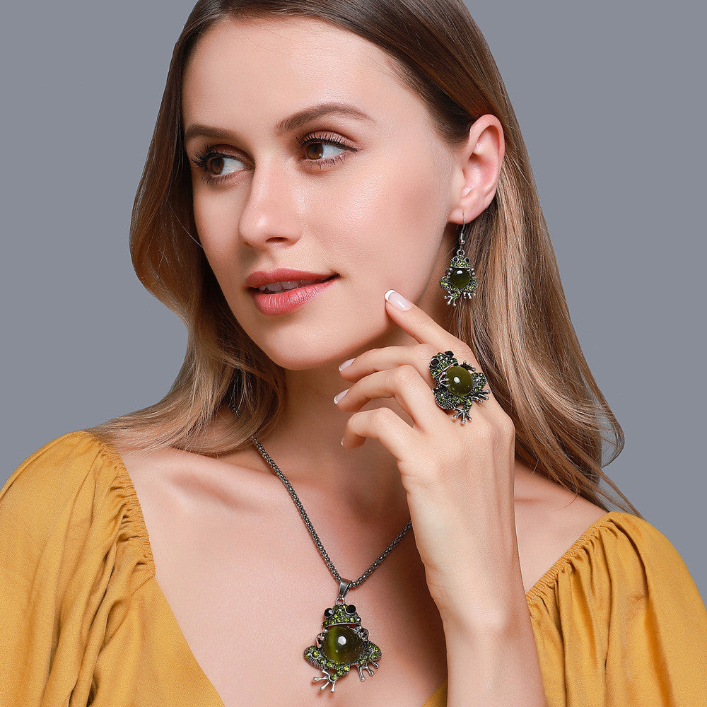 European Charm: Opal Cute Frog Alloy Jewelry Set (Ring, Earrings & Necklace).