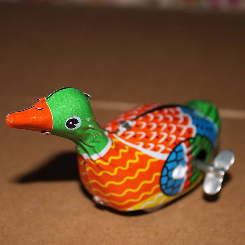 Retro Revival: Nostalgic Tin Clockwork Swimming Duck Toy ($\mathbf{10\text{cm}}$).