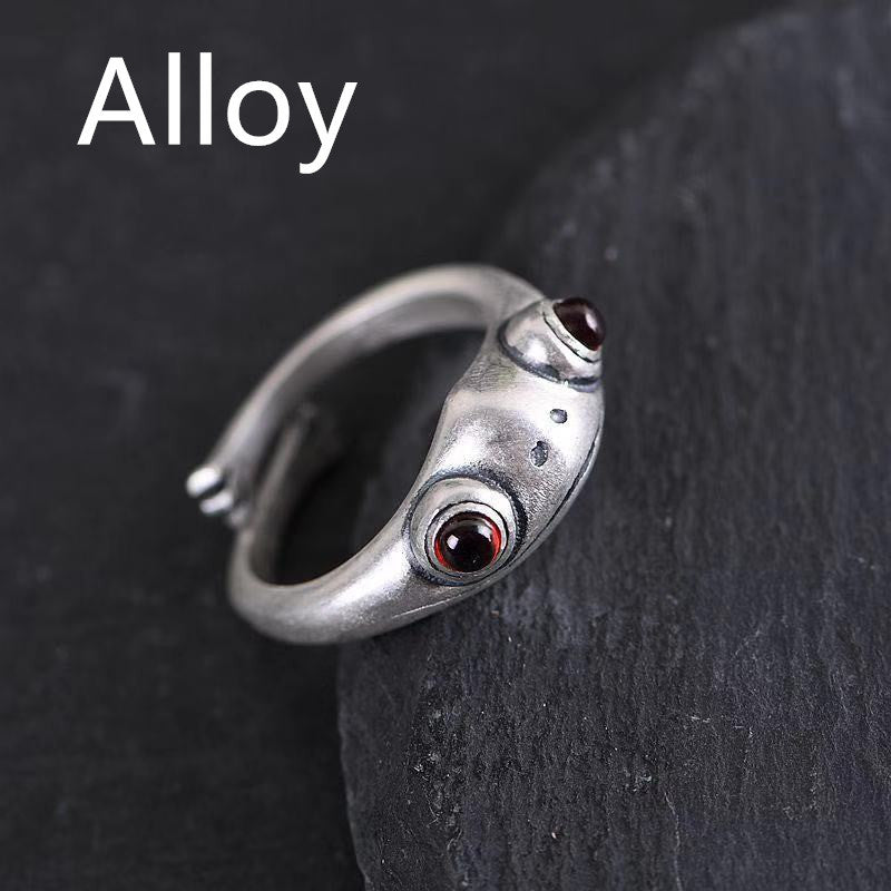 Timeless Charm: Vintage $\mathbf{925}$ Silver Frog Ring for Women.