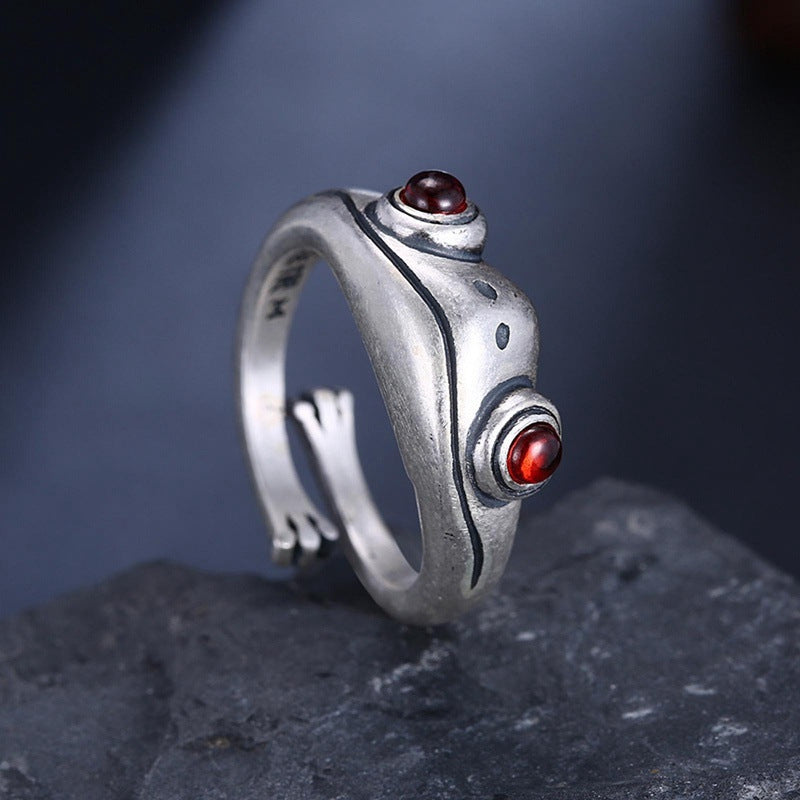 Striking Vintage: Adjustable Retro Creative Garnet Frog Ring (Unisex).