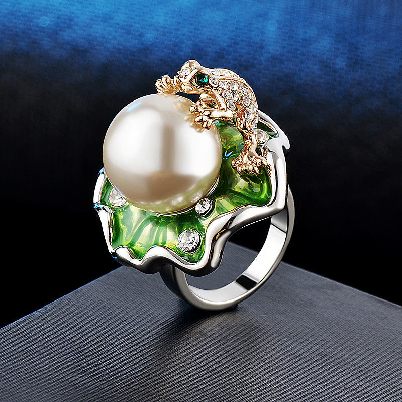 Nature's Elegance: Women's Lotus Leaf Frog Shiny Pearl and Diamond Alloy Ring.