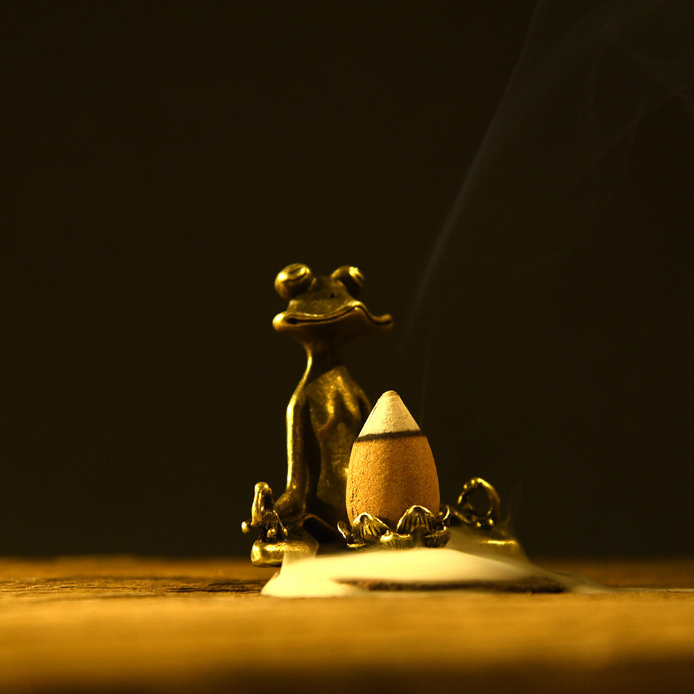 Timeless Charm: Retro Bronze Frog-Shaped Ornaments in Zinc Alloy (Pastoral Style).