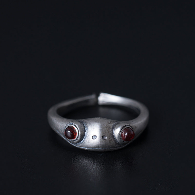 Timeless Charm: Vintage $\mathbf{925}$ Silver Frog Ring for Women.