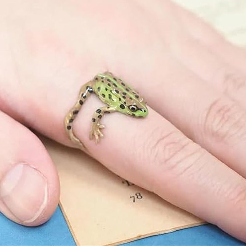 Adjustable Whimsy: Tree Frog Ear Clip and Ring Set for Women (Electroplated Alloy).