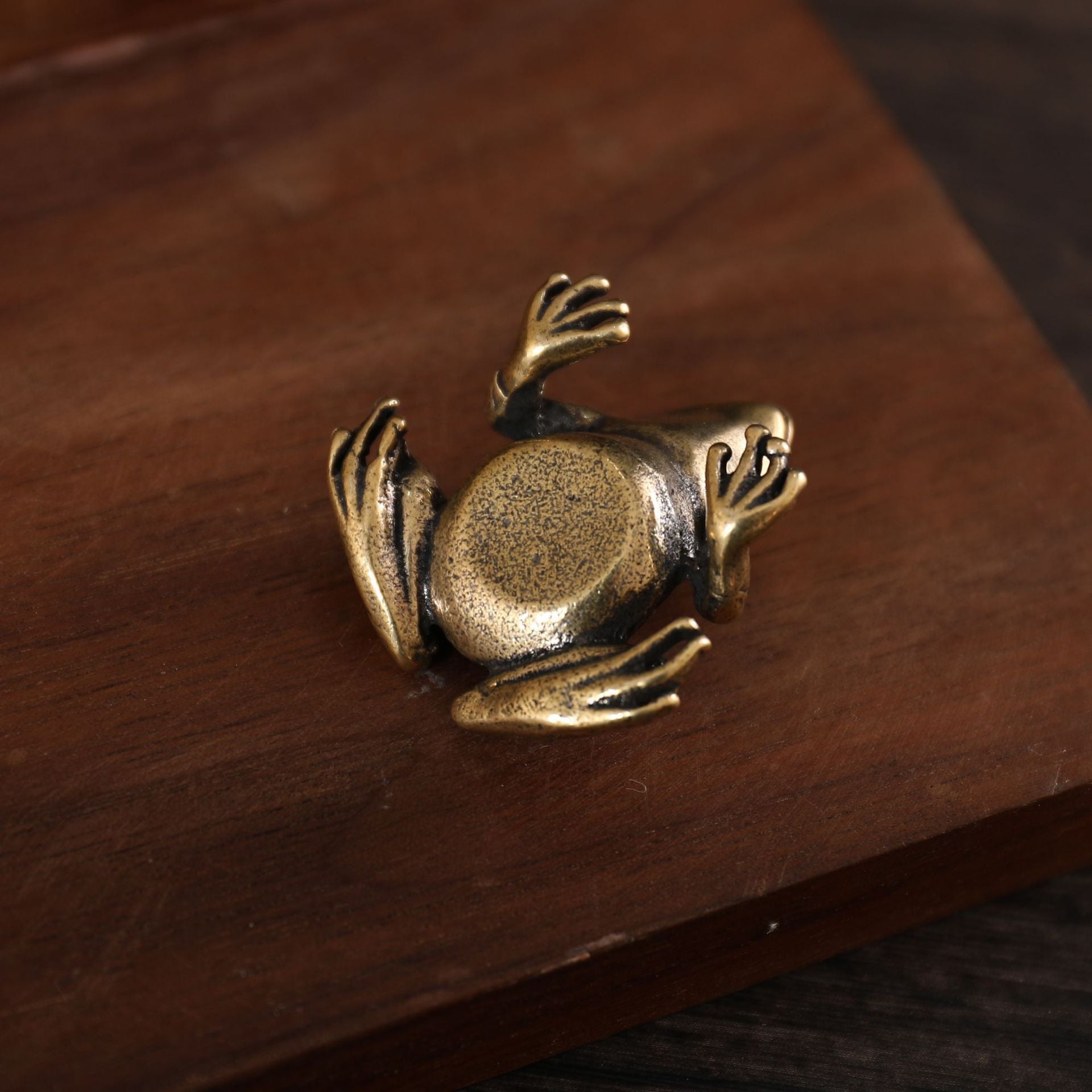 Tea Ceremony Charm: Small Copper Water Frog Desktop Ornament ($\mathbf{3.5\text{cm}}$).