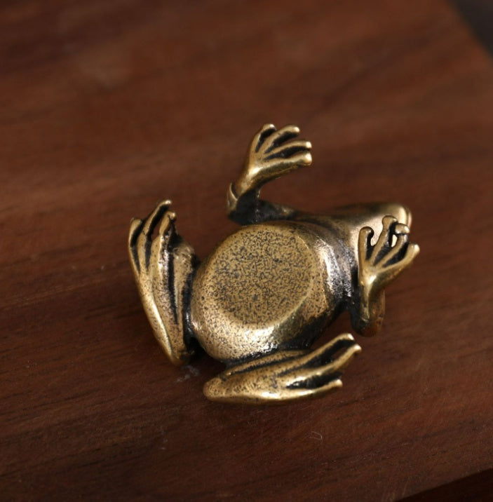 Tea Ceremony Charm: Small Copper Water Frog Desktop Ornament ($\mathbf{3.5\text{cm}}$).
