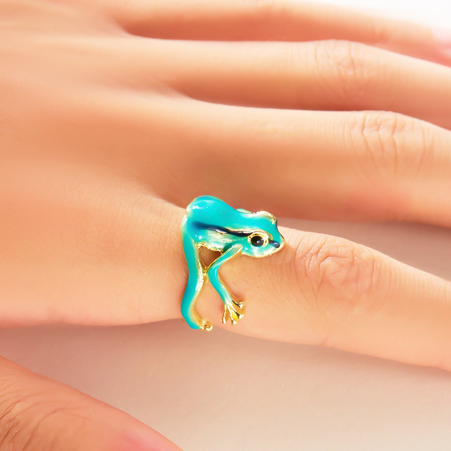 Unisex Whimsy: Green Funny Frog Ring with Special-Interest Design (Adjustable).