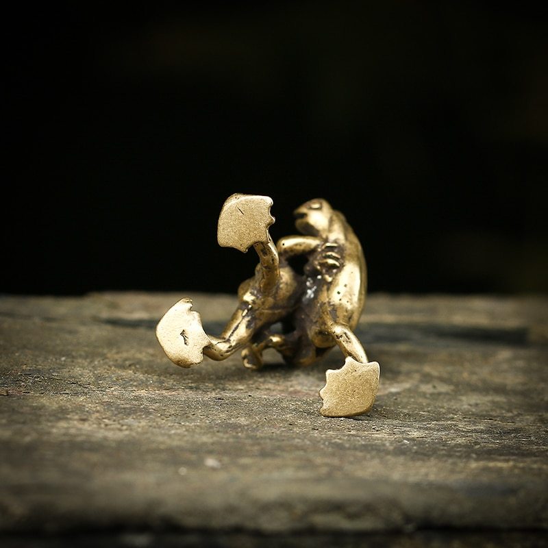 Good Luck Charm: Mini Wrestling Frog Bronze Brass Keychain Car Pendant.