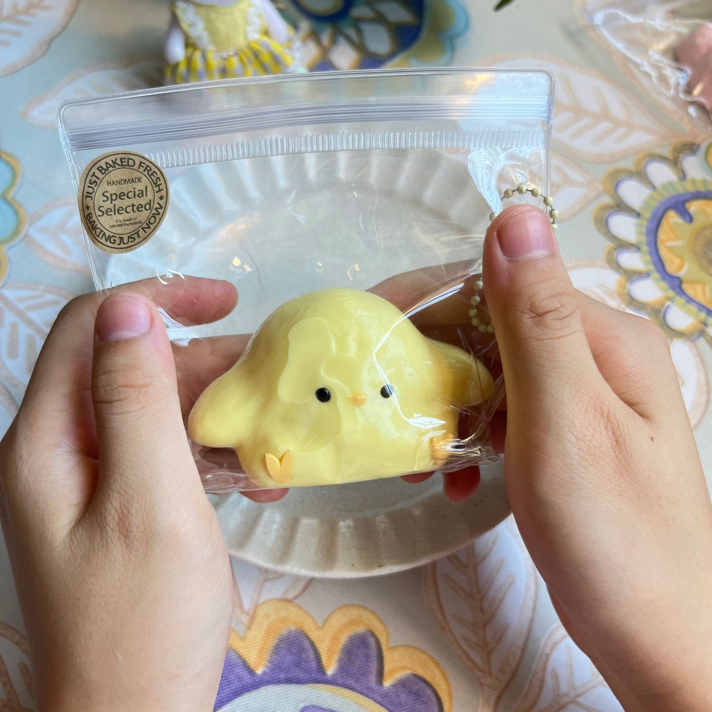 Sensory Squeeze: Edible Silicone Wings Chicken Decompression Toy for Grasping & Anxiety Relief.