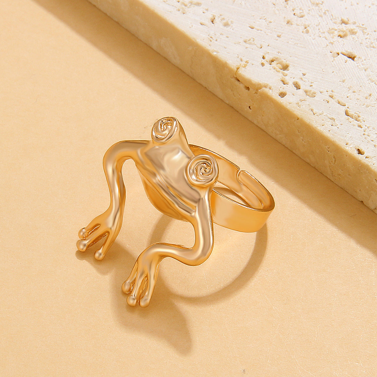 Edgy Accent: Distressed Frog Alloy Index Finger Ring (Electroplated Finish).