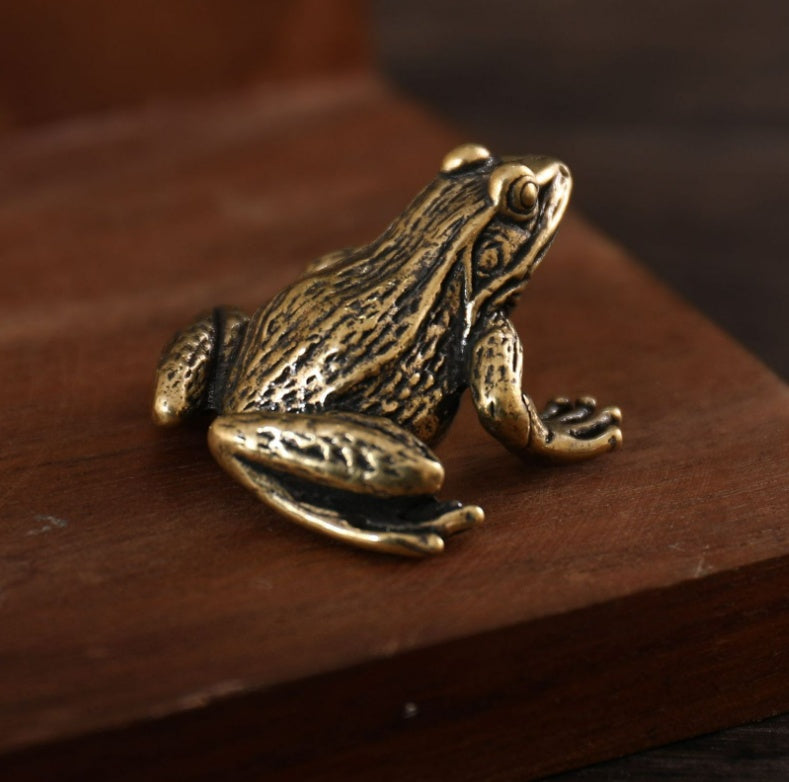 Tea Ceremony Charm: Small Copper Water Frog Desktop Ornament ($\mathbf{3.5\text{cm}}$).