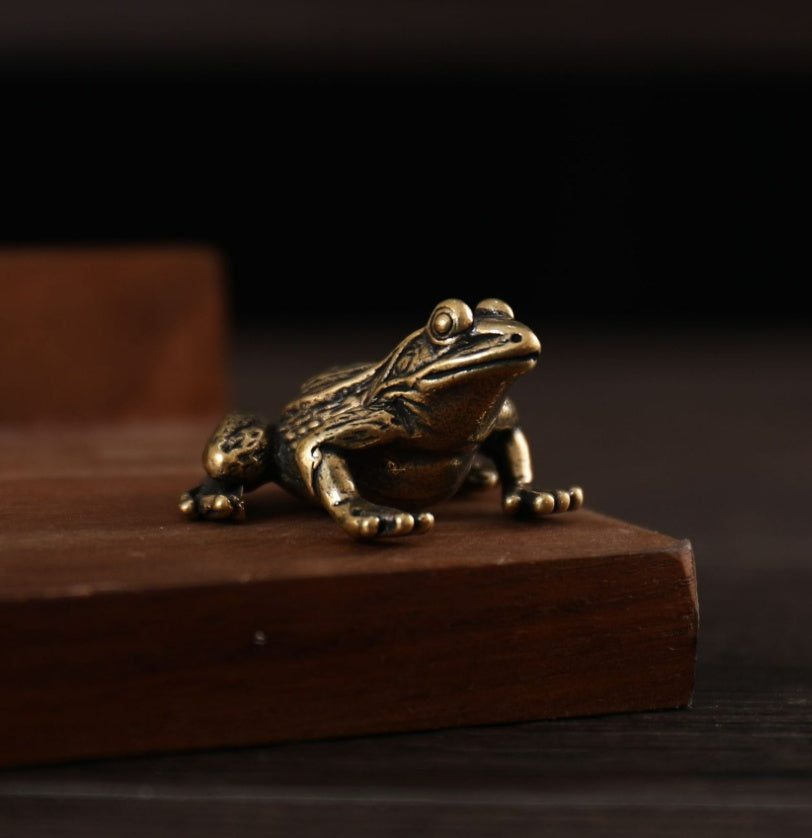 Tea Ceremony Charm: Small Copper Water Frog Desktop Ornament ($\mathbf{3.5\text{cm}}$).