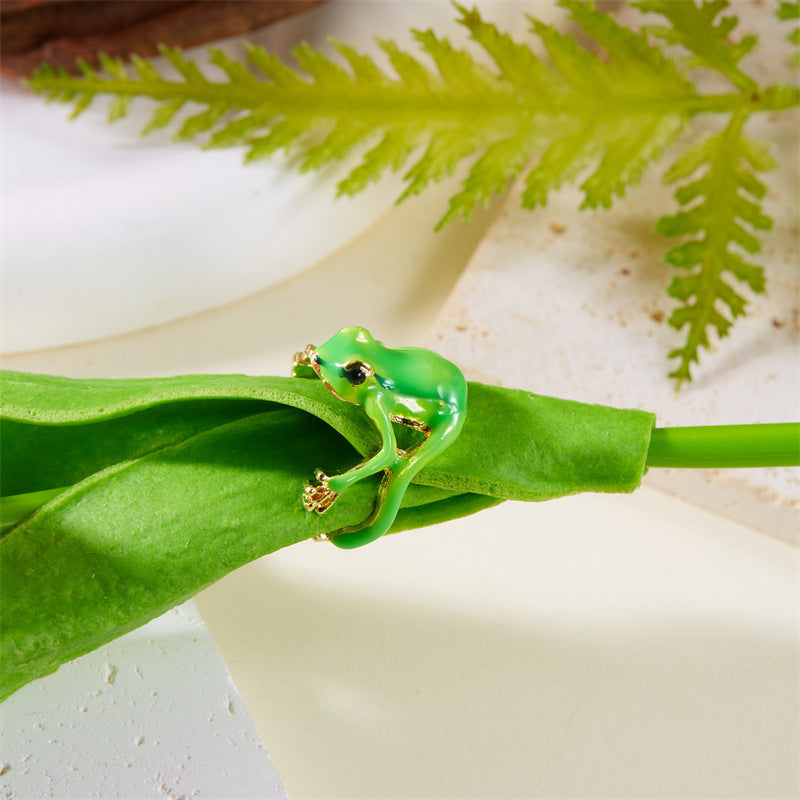 Unisex Whimsy: Green Funny Frog Ring with Special-Interest Design (Adjustable).
