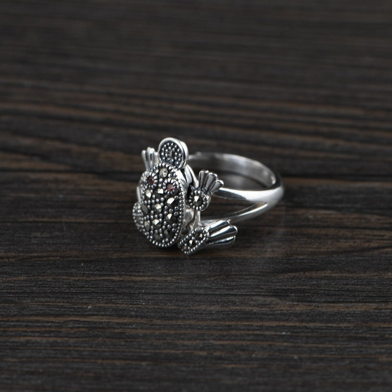Vintage Wealth: Adjustable $\mathbf{S925}$ Silver Maxai Gold Cicada Frog Ring ($\mathbf{6.5\text{g}}$).
