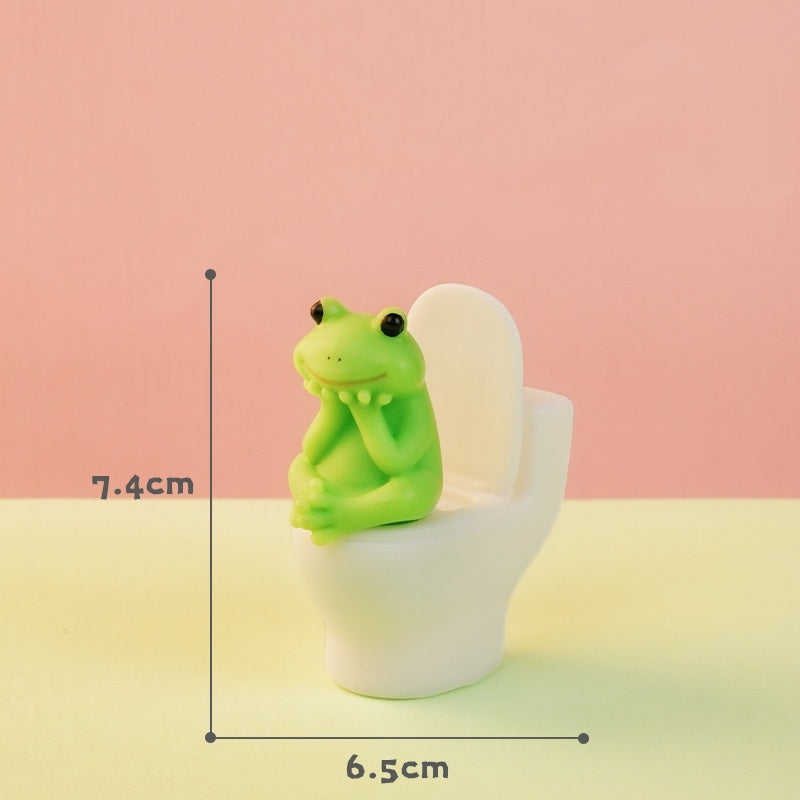 Bathroom Buddy Fun: Resin Toilet Pig & Frog Figurines for Car or Home Decor.