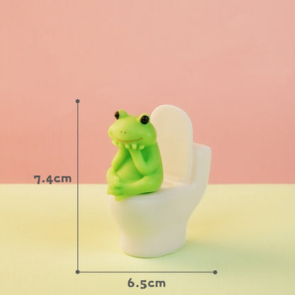 Bathroom Buddy Fun: Resin Toilet Pig & Frog Figurines for Car or Home Decor.