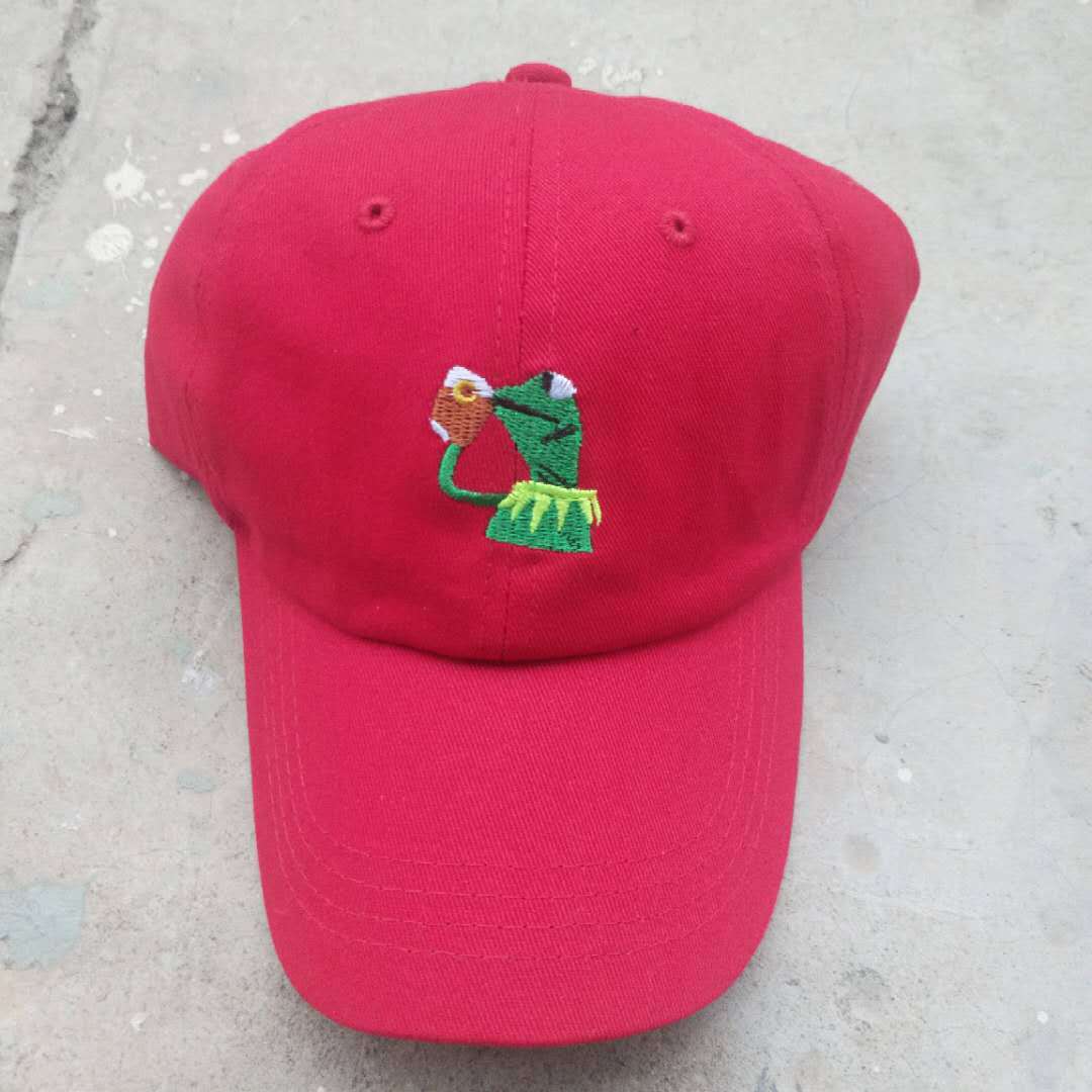 All-Season Style: Adjustable Cartoon Frog Embroidered Baseball Hat with Curved Brim.
