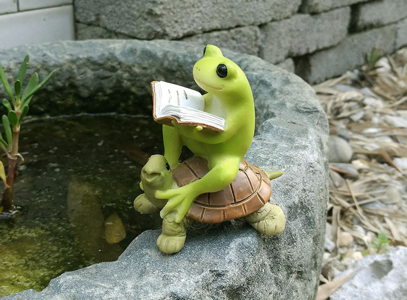Rustic Charm: Creative Cute Little Turtle and Frog Resin Ornaments.