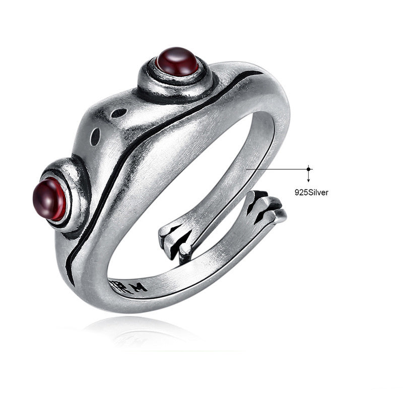 Nature's Grace: Silver Frog Shape Ring with Geometric Modeling.