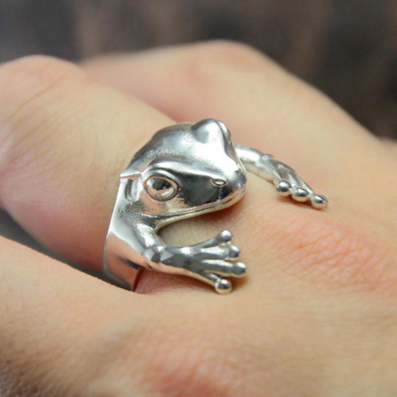 Bold Statement: Adjustable Alloy European and American Exaggerated Frog Ring.