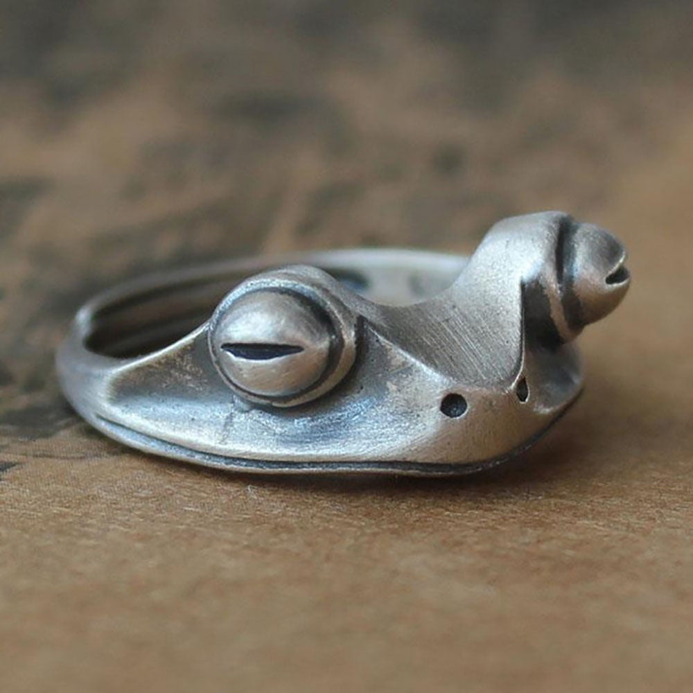 Vintage Statement: European and American Retro Alloy Frog Big Eye Adjustable Ring.