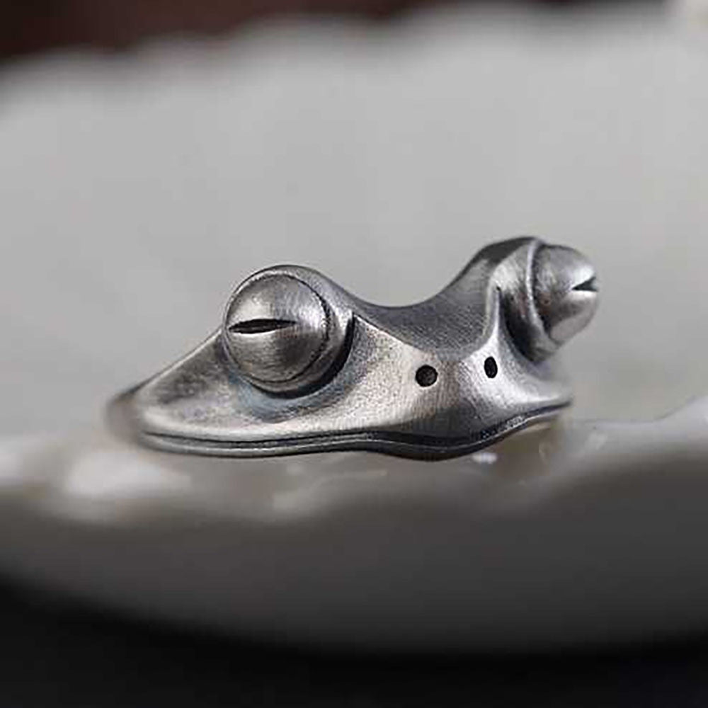 Vintage Statement: European and American Retro Alloy Frog Big Eye Adjustable Ring.