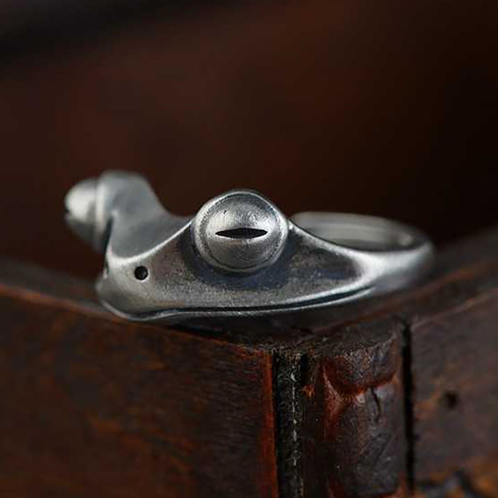 Vintage Statement: European and American Retro Alloy Frog Big Eye Adjustable Ring.