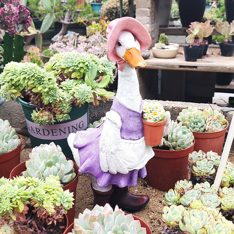 Enduring Charm: Flexible Simulation Resin Duck Outdoor Garden Statue (American Country Style).