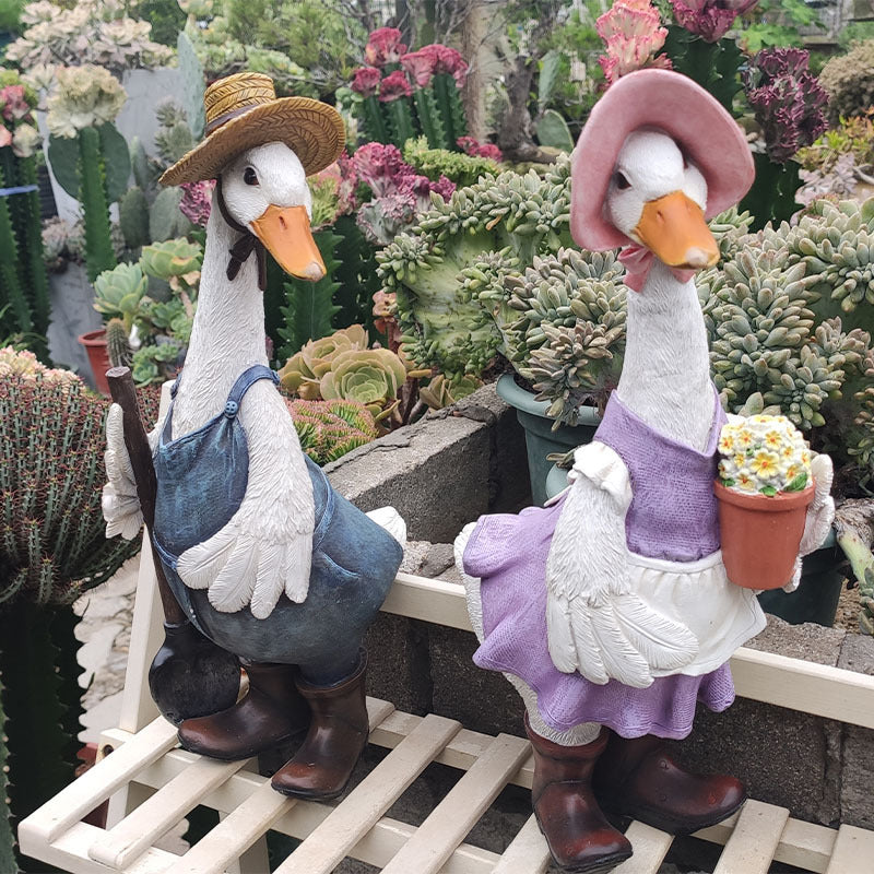 Enduring Charm: Flexible Simulation Resin Duck Outdoor Garden Statue (American Country Style).
