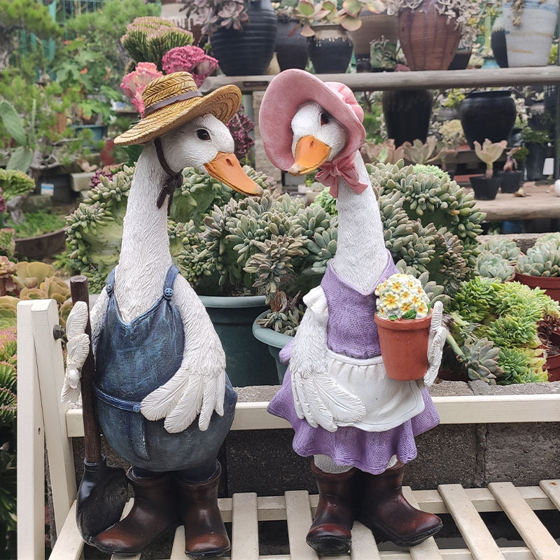 Enduring Charm: Flexible Simulation Resin Duck Outdoor Garden Statue (American Country Style).