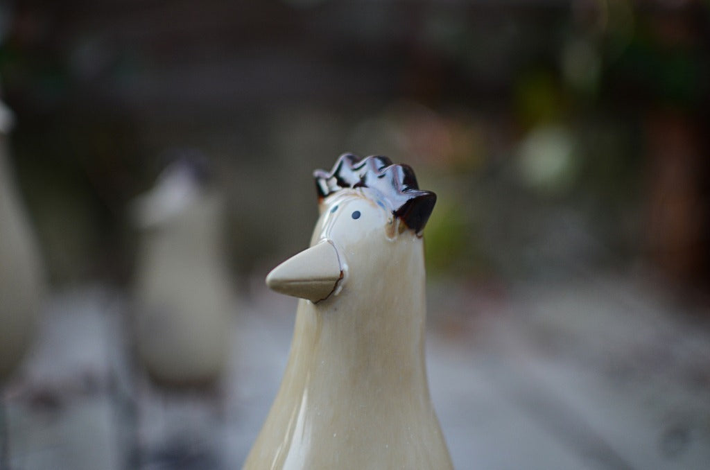 Pastoral Home Decoration Ornament – Three Iron Feet Chicken Figurine