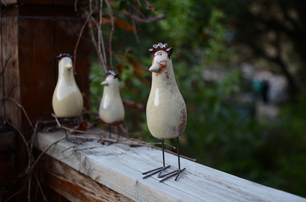 Pastoral Home Decoration Ornament – Three Iron Feet Chicken Figurine