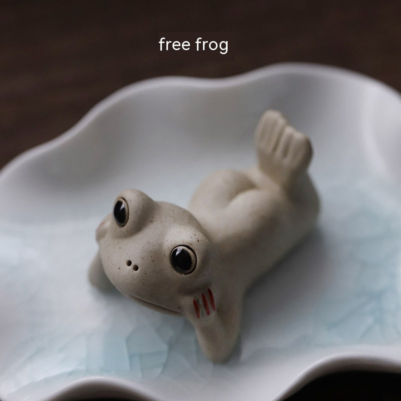 Zen Tea Time: Chinese Style Gray Pottery Frog Ornaments (Laid-back & Free).