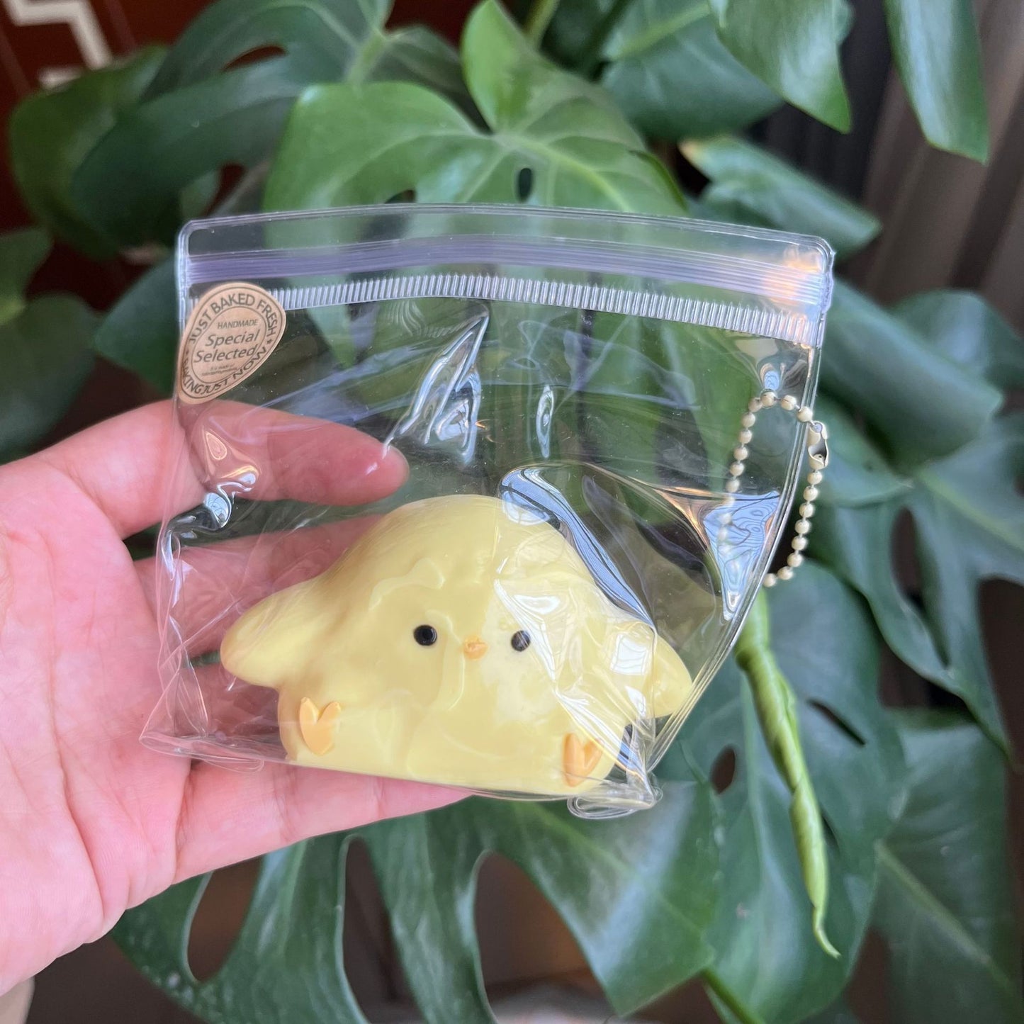 Sensory Squeeze: Edible Silicone Wings Chicken Decompression Toy for Grasping & Anxiety Relief.