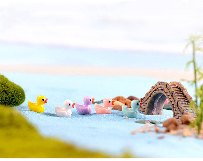 Tiny Charm: Cartoon Resin Duck Pendant for Moss Micro Landscape Ornaments.