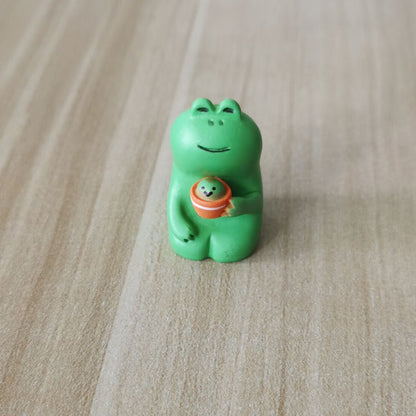 Roadside Charm: Cute Frog Animal Car Ornaments & Decorative Sets.