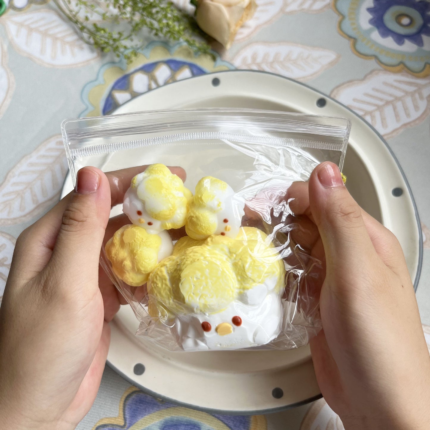 Satisfying Squish: Popcorn Chicken Slow Rebound Squeezing Toy Set (One Large, Three Small, Edible Silicone).