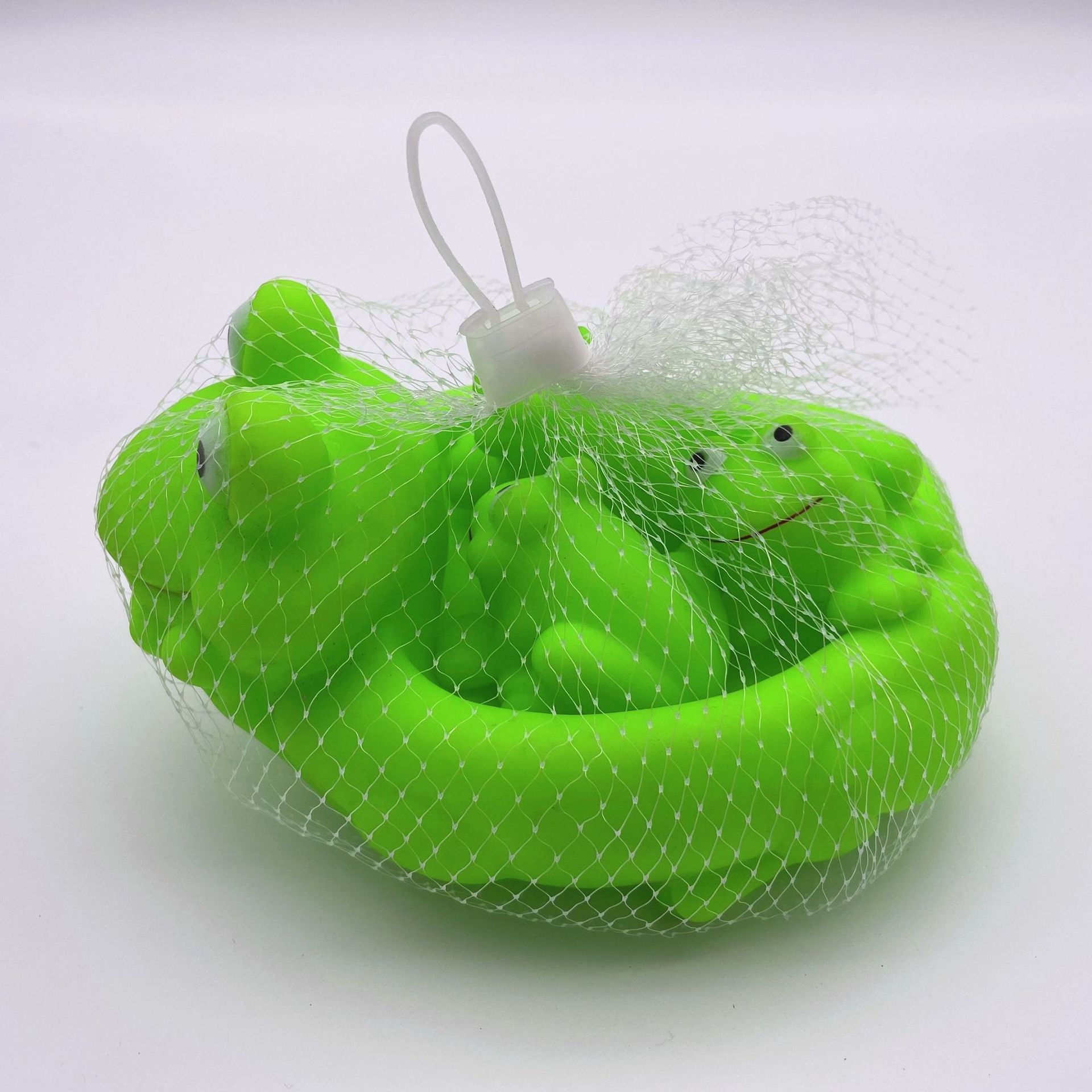 Bath Time Fun: Cartoon Vinyl Mother Frog Net Pocket Squeezing Toy Set ($\mathbf{0-3}$ Years).