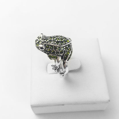 Bold Glamour: Female Personality Niche Design Exaggerated Frog Adjustable Ring (Silver).