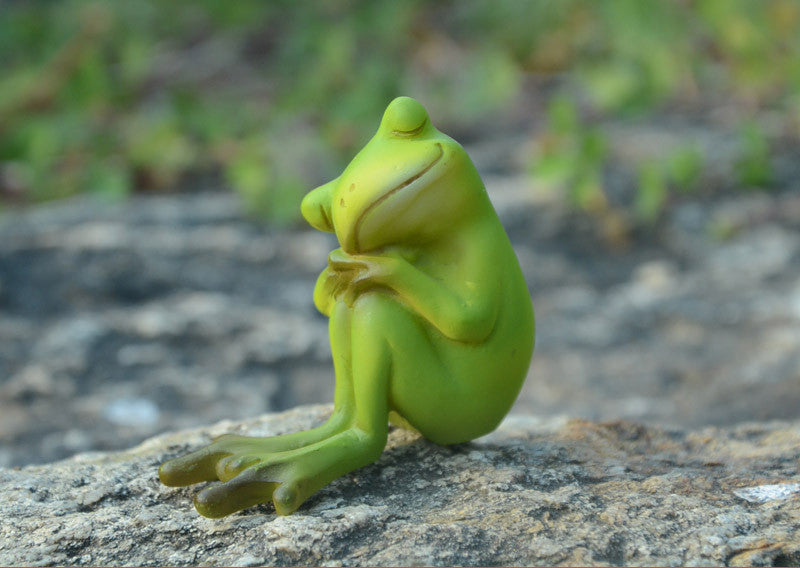 Rustic Charm: Creative Cute Little Turtle and Frog Resin Ornaments.