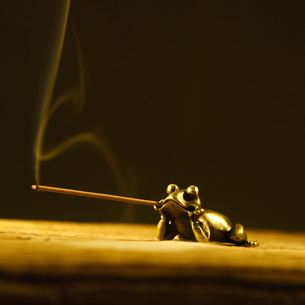 Timeless Charm: Retro Bronze Frog-Shaped Ornaments in Zinc Alloy (Pastoral Style).