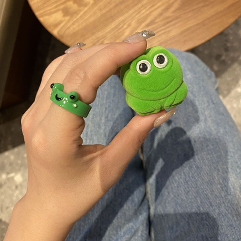 Unconventional Charm: Cute Simple Lonely Frog Ring (Minimalist Style).