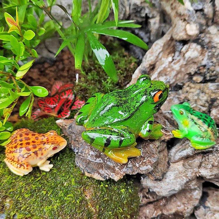 Miniature Charm: Creative Simulation Frog and Mother Turtle Micro Landscape Ornament.