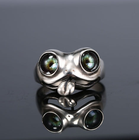 Striking Design: Adjustable Alloy Big Eyed Frog Animal Ring.