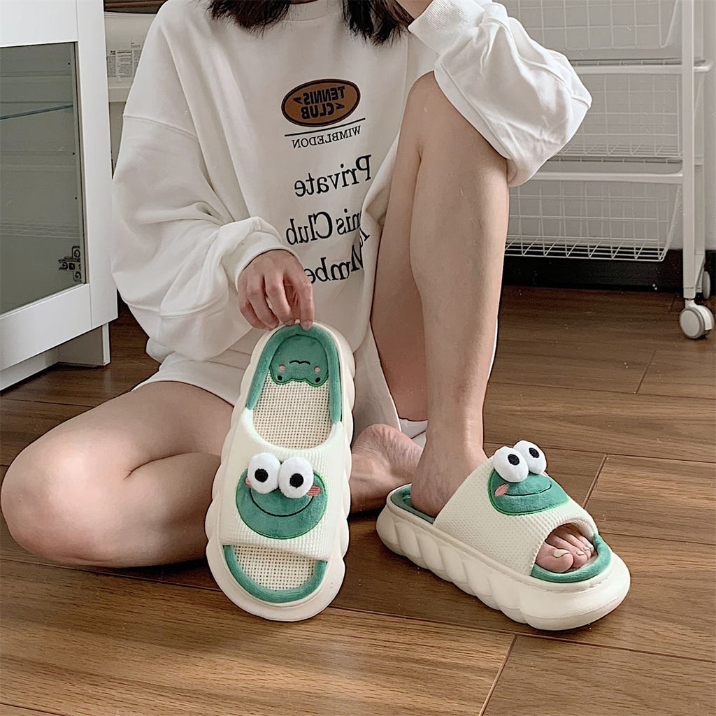 Simple Style: Women's Cartoon Cute Frog Linen Slippers with $\mathbf{4\text{cm}}$ Height.