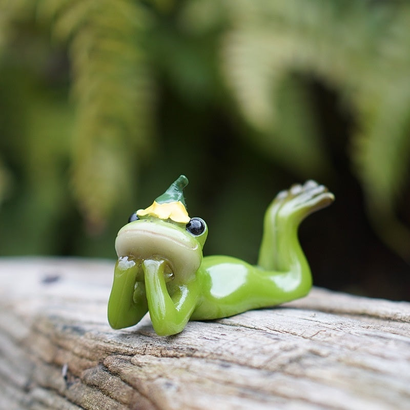 Pastoral Whimsy: Creative Cute Sunflower Frog Resin Ornaments (Many Poses).