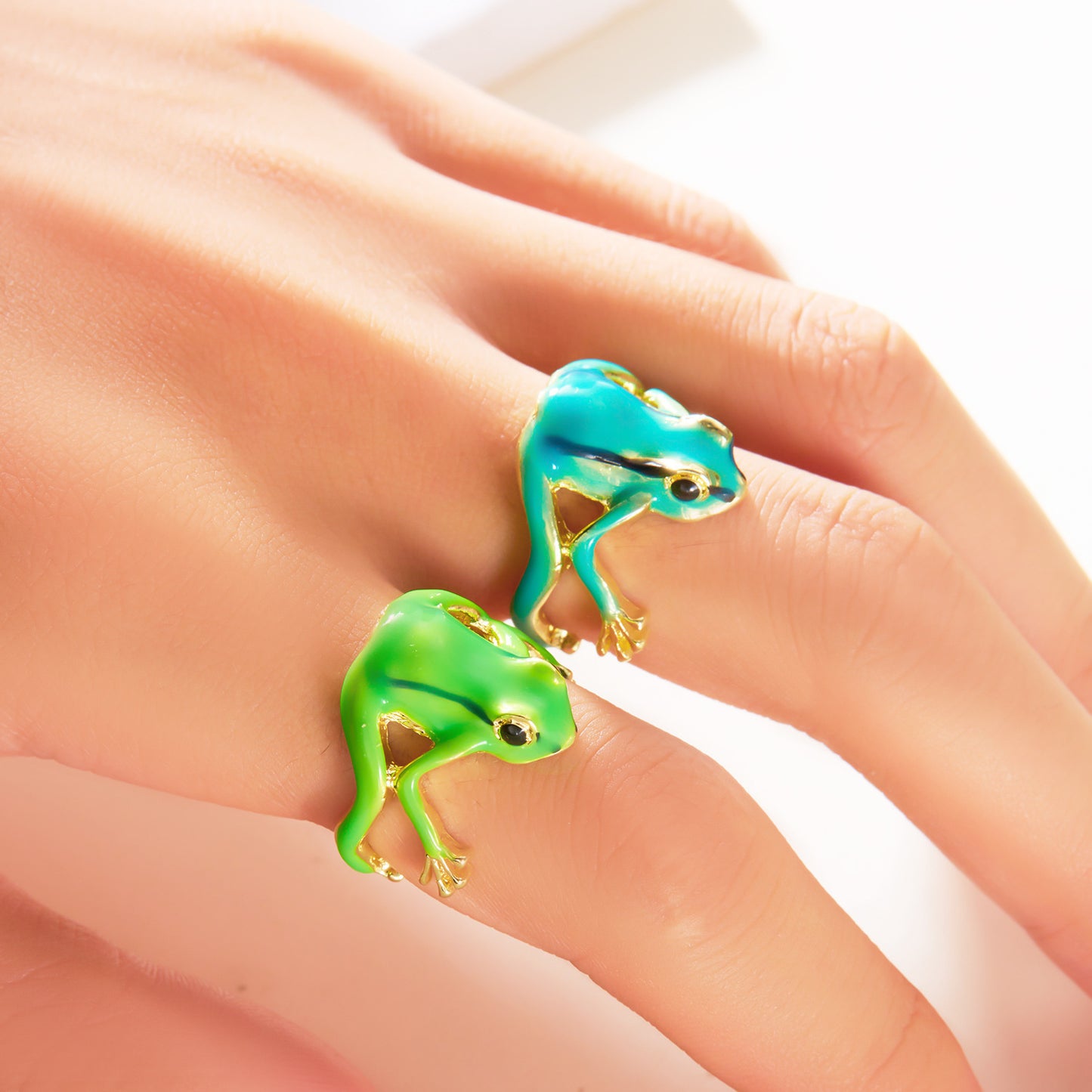 Unisex Whimsy: Green Funny Frog Ring with Special-Interest Design (Adjustable).