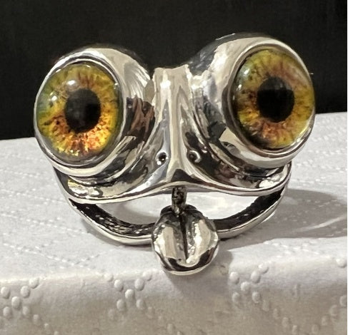 Striking Design: Adjustable Alloy Big Eyed Frog Animal Ring.