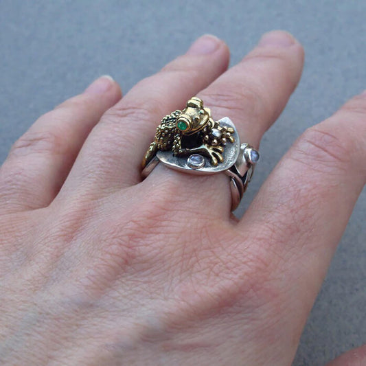 Natural Charm: Green Zircon Toad/Frog Animal Alloy Ring (Multiple Sizes).