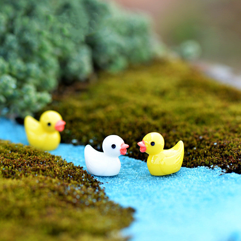 Tiny Charm: Cartoon Resin Duck Pendant for Moss Micro Landscape Ornaments.